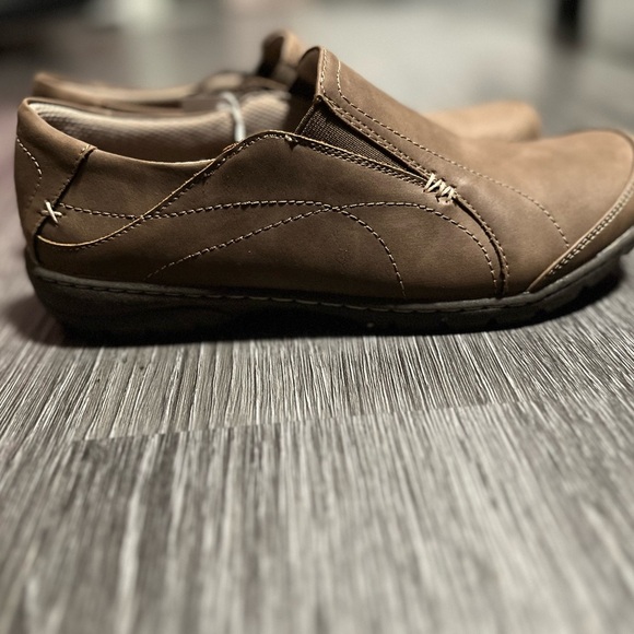 Dr. Scholl's Brown Suede Loafers with Elastic Goring - Picture 4 of 8